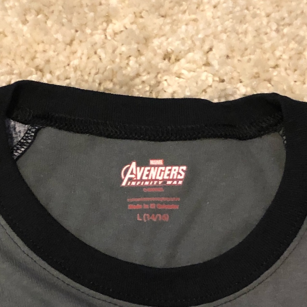 Boy’s Avengers T-shirt NWT 14/16 - Picture 3 of 4